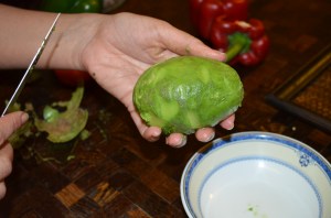 தோலைச் சீவியாகிறது.