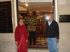 ஜோஹான்ஸ் பர்க்,மண்டேலா உருவச் சிலையுடன்