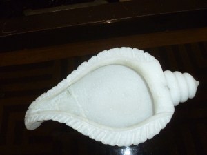 பளிங்குக் கல்லிலான நானும் இருக்கிறேன்.