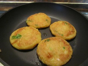 திருப்பப் பட்டு வேகும் டிக்கிகள்