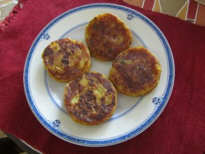 ருசியான  டிக்கிகள் தயார் நிலையில்