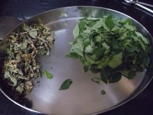 காய்ந்த புதினா, பச்சை கறிவேப்பிலை