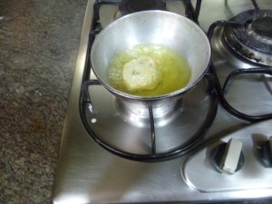 உப்புக்கார அப்பம் வேகிறது