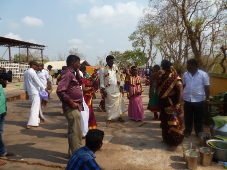 எளிய மணப்பெண்ணும்,மாப்பிள்ளையும்