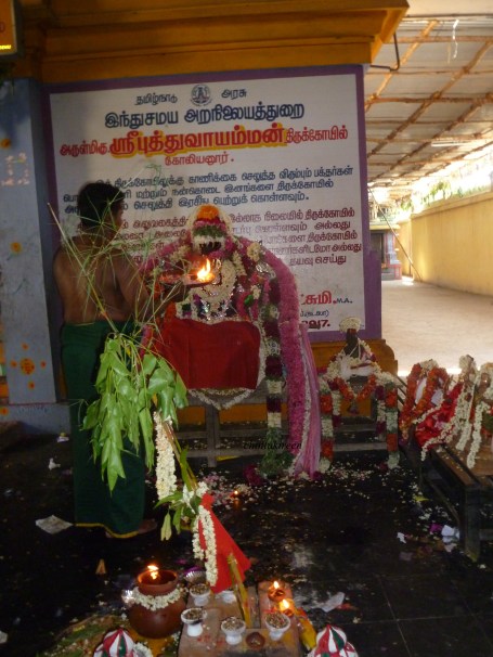 உற்சவ விக்கிரஹம் பூச்சொரிதலின் போது.பழையபடம்