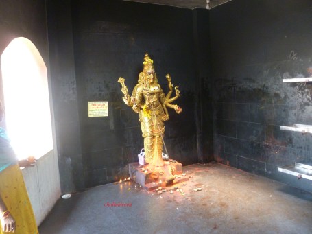 ராகுகால துர்கைக்கு விளக்கேற்றுமிடம்