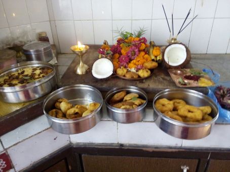 நிவேதனத்துடன் கணபதி