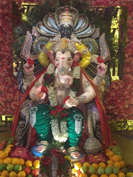 மண்டபத்தில்