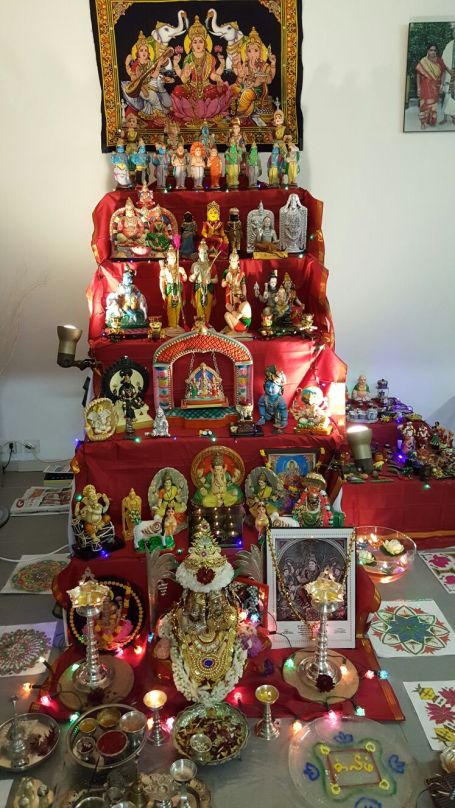 பிரபா வீட்டுக் கொலு.  அம்மாவும் பெண்ணுமாக   உபசரித்தது மறக்க முடியாதது.