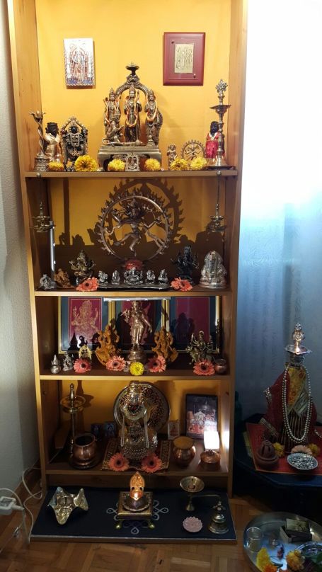 ஸ்வாமி ,ஷெல்ப் நிதயகொலு.  ஜெனிவா.