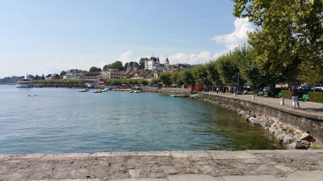 ஏரிக்கரையோரம்