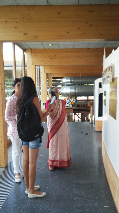 ரிமோட் சொல்லுகிறது