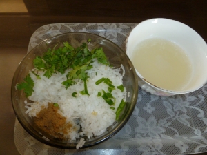 பிழிந்தெடுத்த முள்ளங்கித் துருவல்,அதனுடைய சாரும்